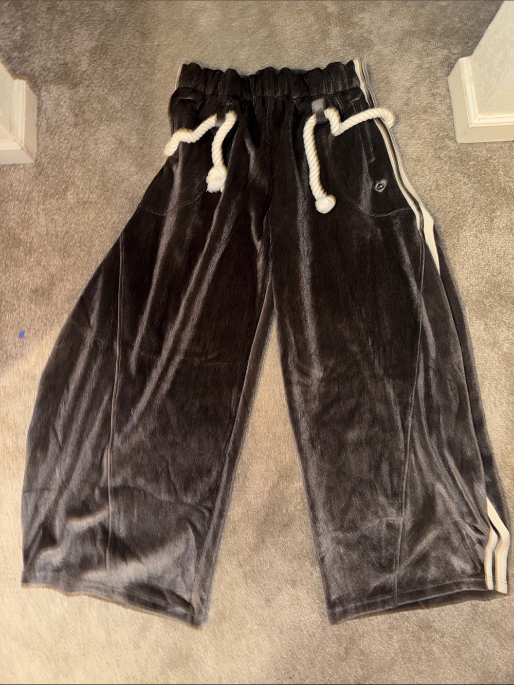 Aelfric Eden Charcoal Velour Wide-Leg Joggers with White Rope Drawstring